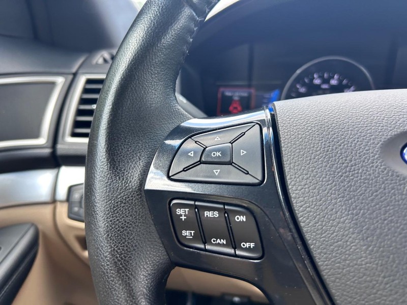 Ford Explorer Vehicle Image 13