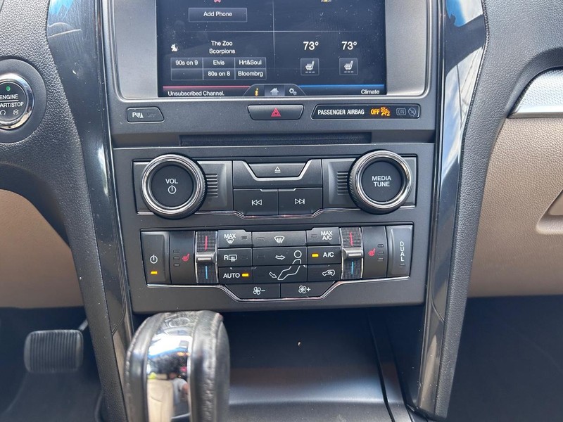 Ford Explorer Vehicle Image 16