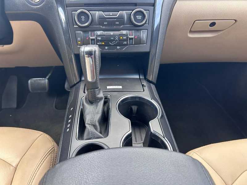 Ford Explorer Vehicle Image 17