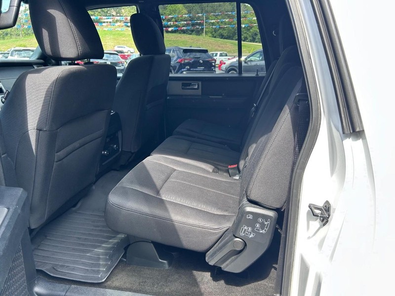 Ford Expedition EL Vehicle Image 08