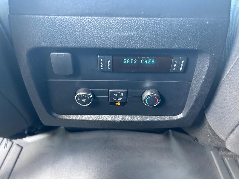 Ford Expedition EL Vehicle Image 09