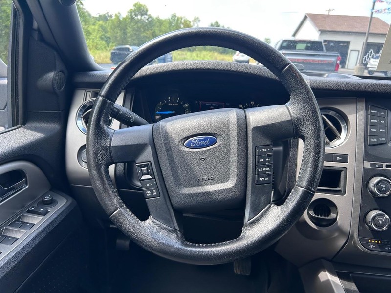 Ford Expedition EL Vehicle Image 11