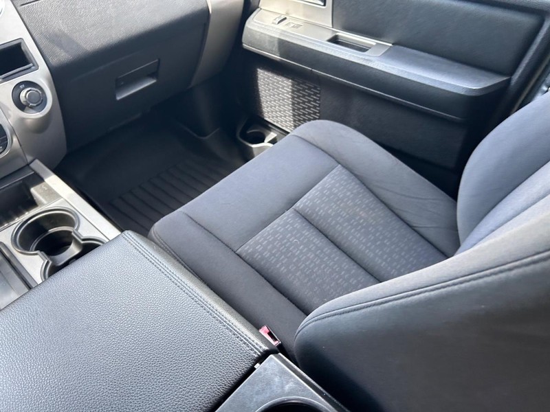 Ford Expedition EL Vehicle Image 17