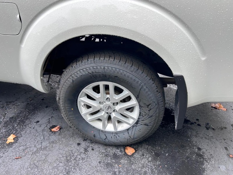 Nissan Frontier Vehicle Image 06