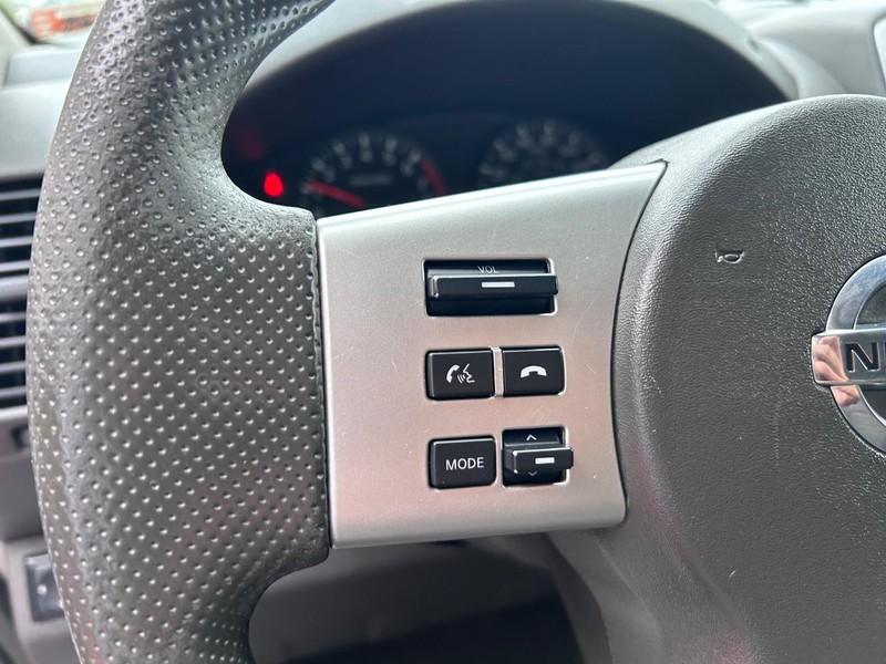 Nissan Frontier Vehicle Image 10