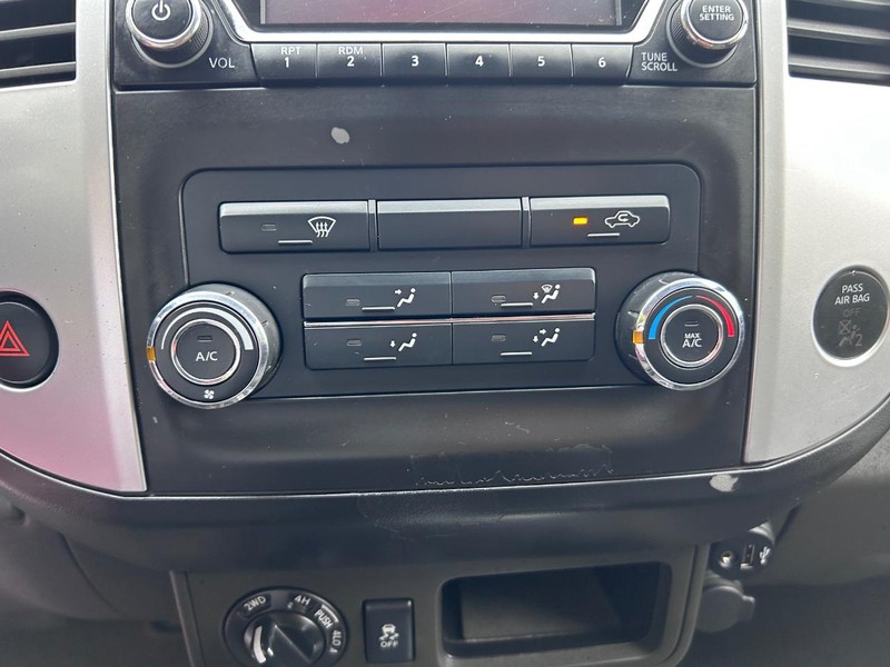 Nissan Frontier Vehicle Image 13