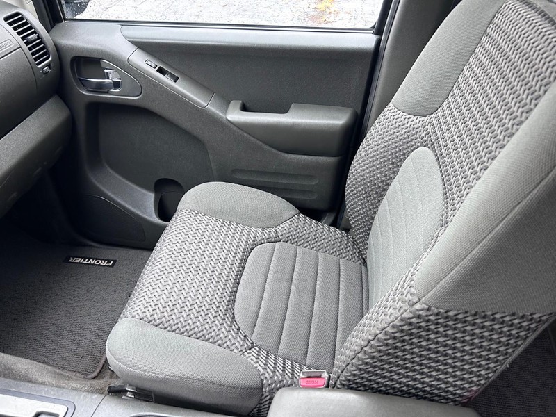 Nissan Frontier Vehicle Image 15