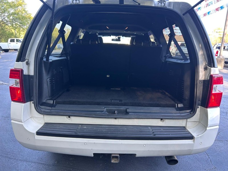 Ford Expedition EL Vehicle Image 05