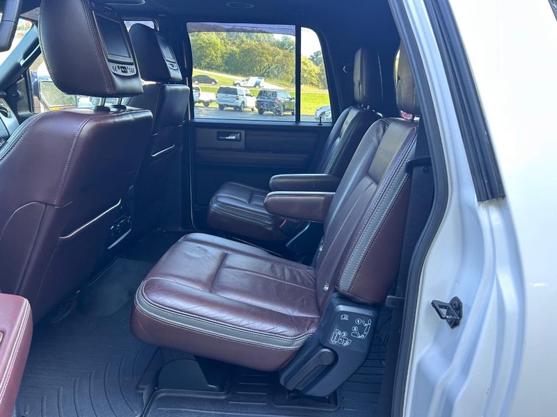 Ford Expedition EL Vehicle Image 09