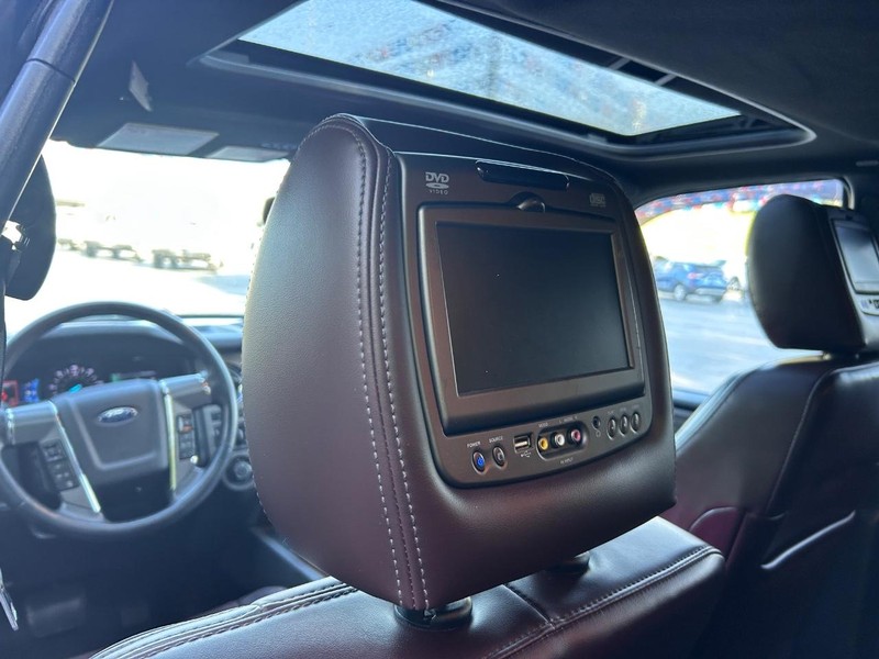 Ford Expedition EL Vehicle Image 10