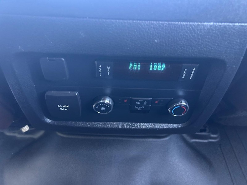 Ford Expedition EL Vehicle Image 11