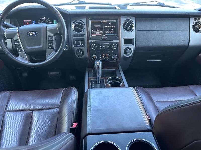 Ford Expedition EL Vehicle Image 13