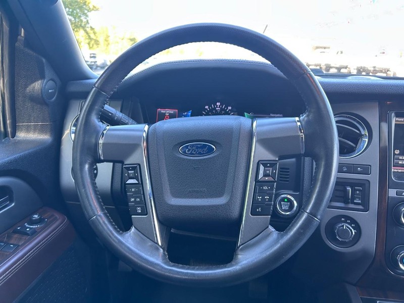 Ford Expedition EL Vehicle Image 14