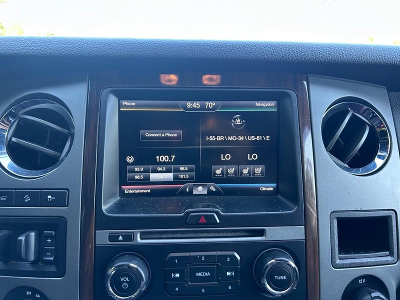 Ford Expedition EL Vehicle Image 17