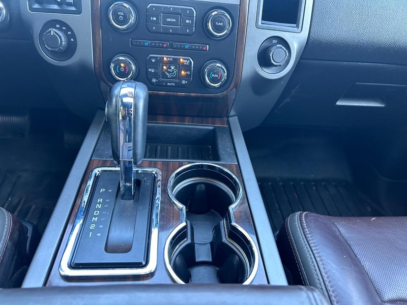 Ford Expedition EL Vehicle Image 19