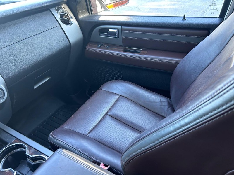 Ford Expedition EL Vehicle Image 20