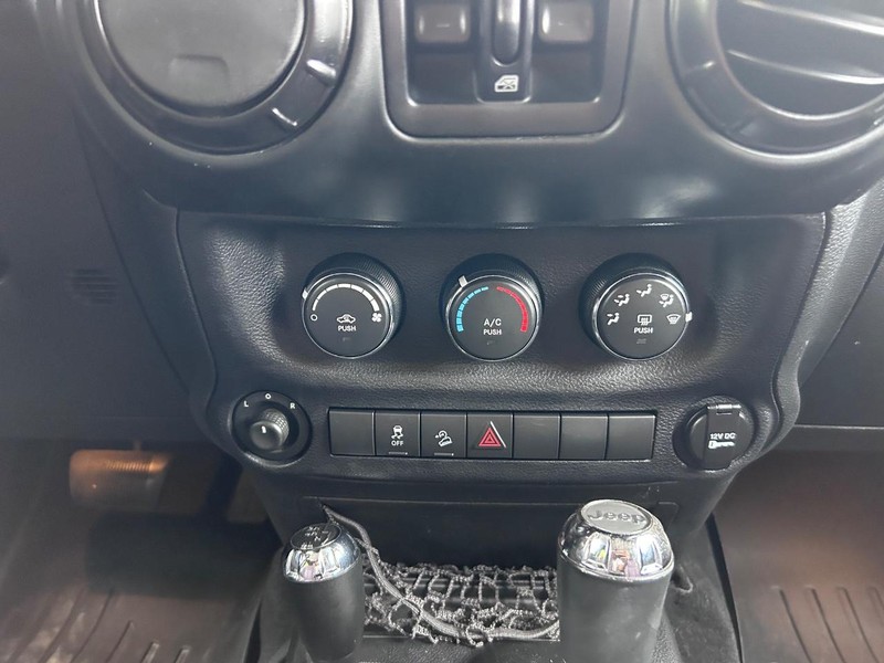 Jeep Wrangler Unlimited Vehicle Image 13