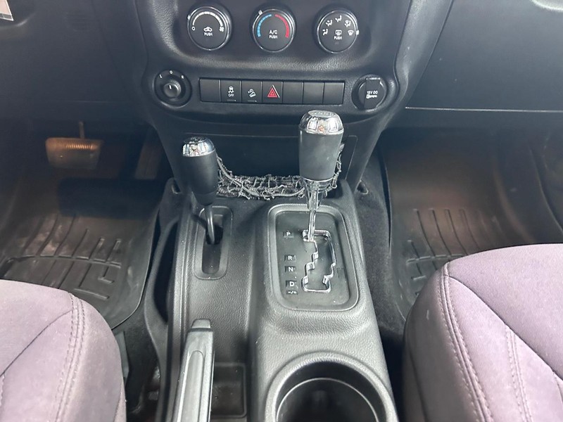 Jeep Wrangler Unlimited Vehicle Image 14