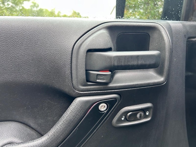 Jeep Wrangler Unlimited Vehicle Image 16