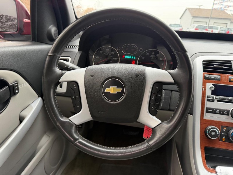 Chevrolet Equinox Vehicle Image 09