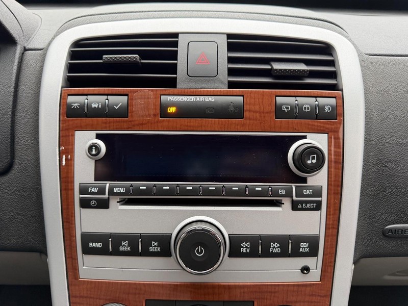 Chevrolet Equinox Vehicle Image 12