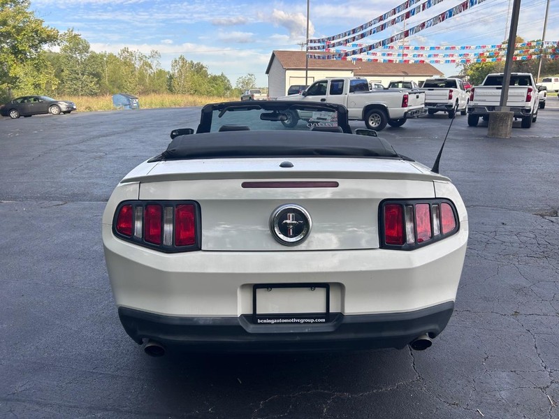 Ford Mustang Vehicle Image 09