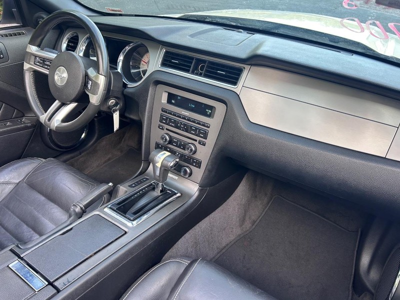 Ford Mustang Vehicle Image 11