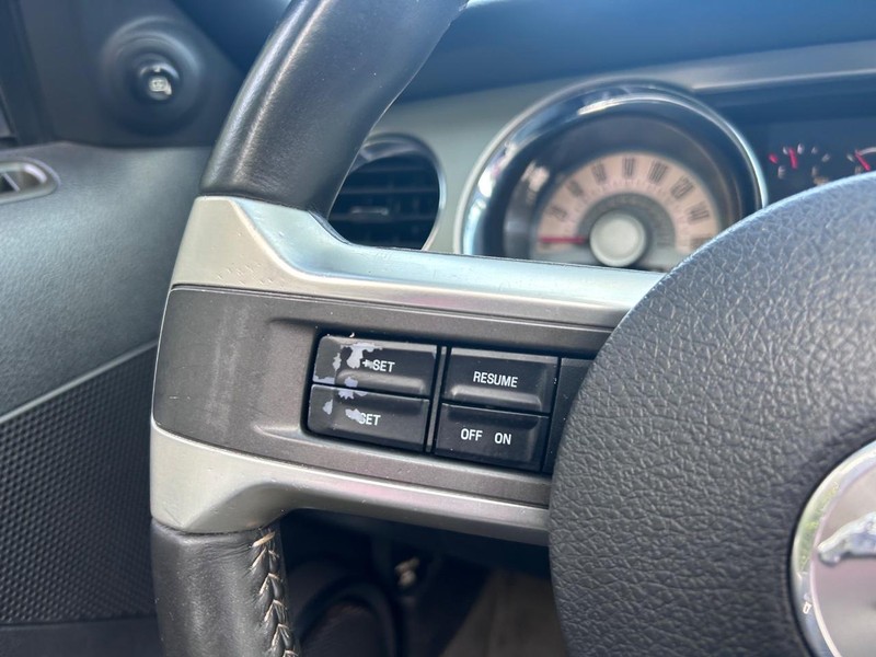 Ford Mustang Vehicle Image 13