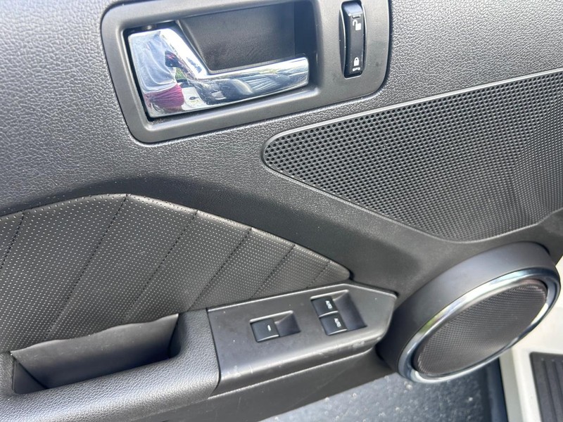 Ford Mustang Vehicle Image 19