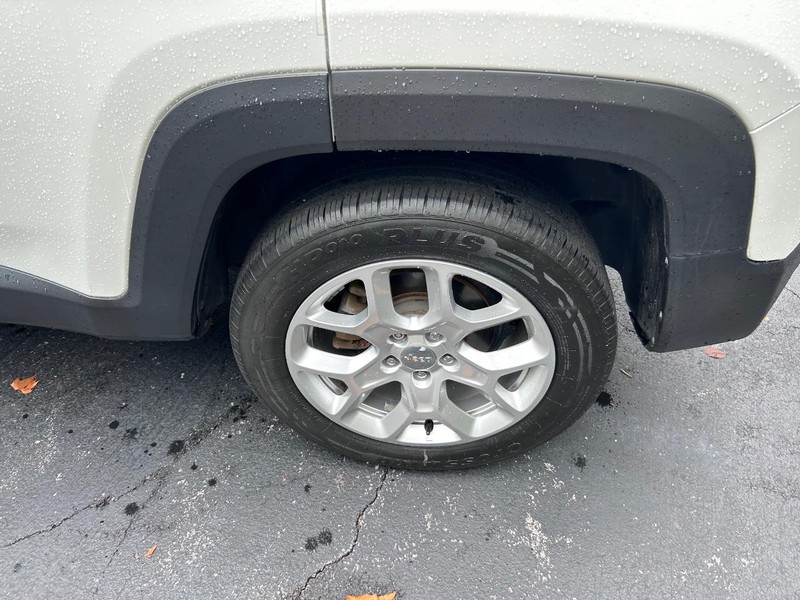 Jeep Renegade Vehicle Image 05