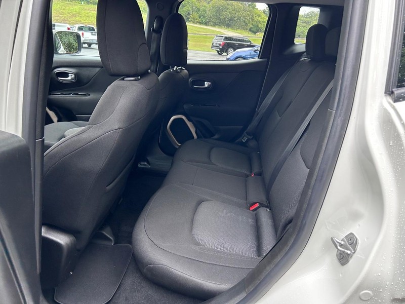 Jeep Renegade Vehicle Image 06