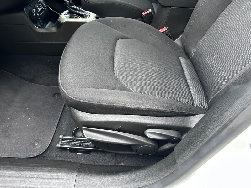 Jeep Renegade Vehicle Image 14