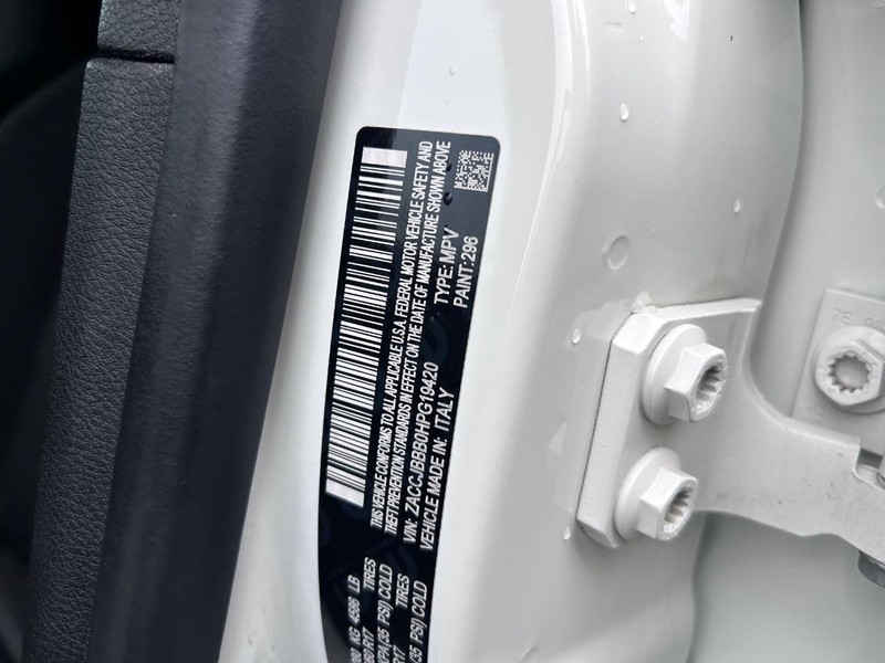 Jeep Renegade Vehicle Image 17