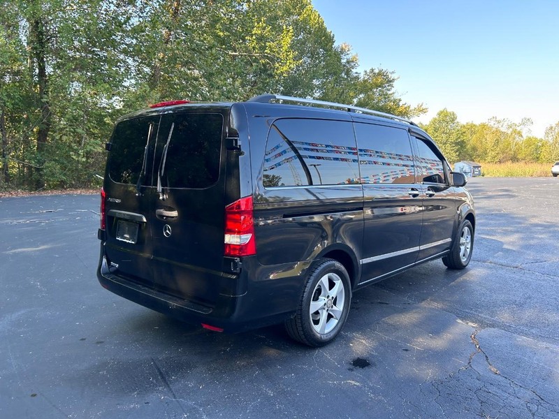 Mercedes-Benz Metris Passenger Van Vehicle Image 03