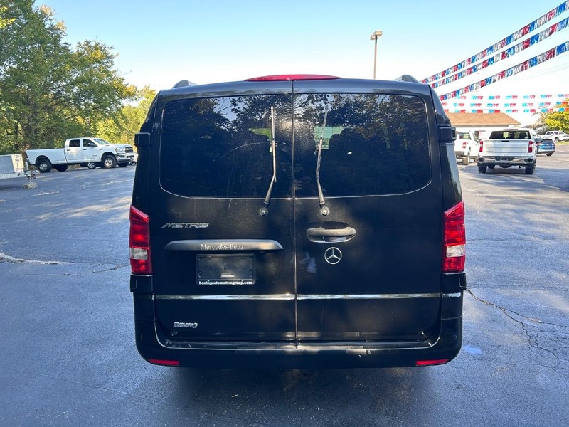 Mercedes-Benz Metris Passenger Van Vehicle Image 04