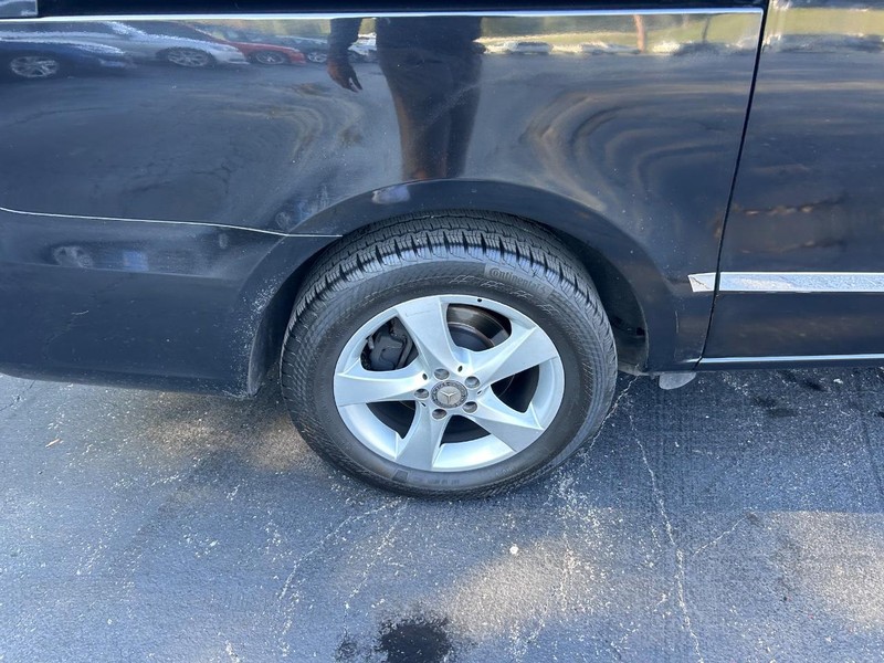 Mercedes-Benz Metris Passenger Van Vehicle Image 06