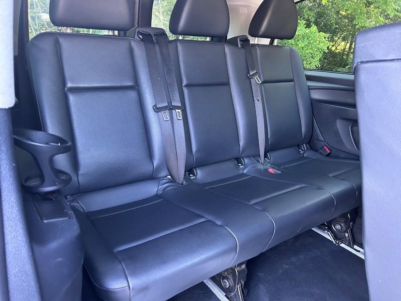 Mercedes-Benz Metris Passenger Van Vehicle Image 07