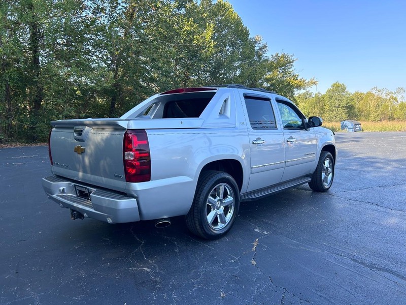 Chevrolet Avalanche Vehicle Image 03