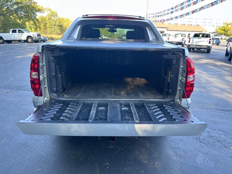 Chevrolet Avalanche Vehicle Image 05