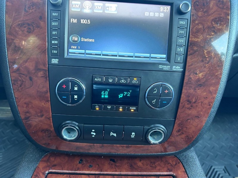 Chevrolet Avalanche Vehicle Image 15