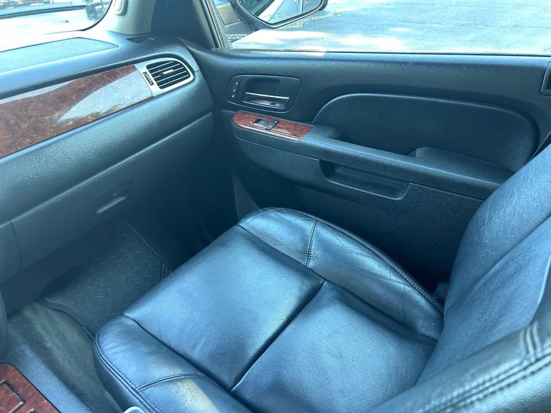Chevrolet Avalanche Vehicle Image 16