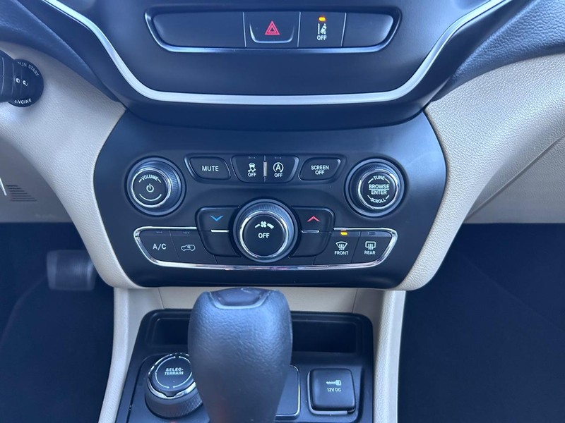 Jeep Cherokee Vehicle Image 13