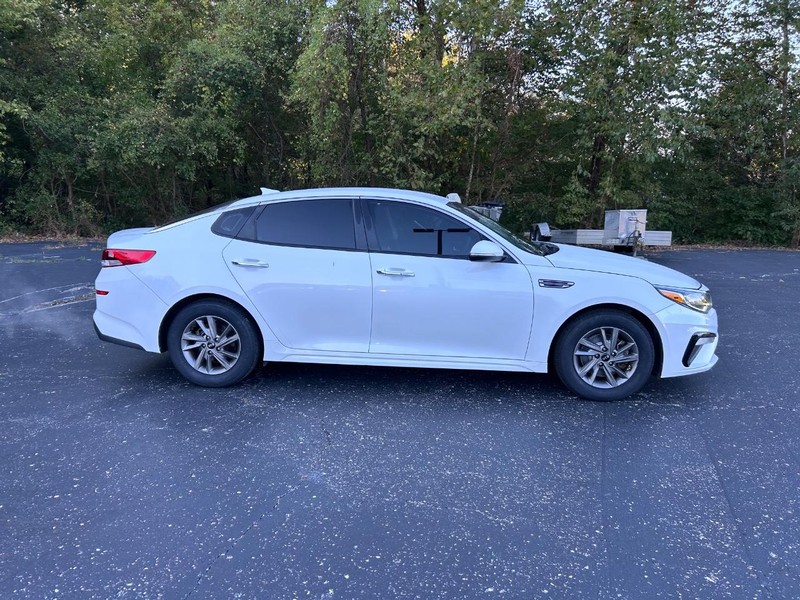 Kia Optima Vehicle Image 02