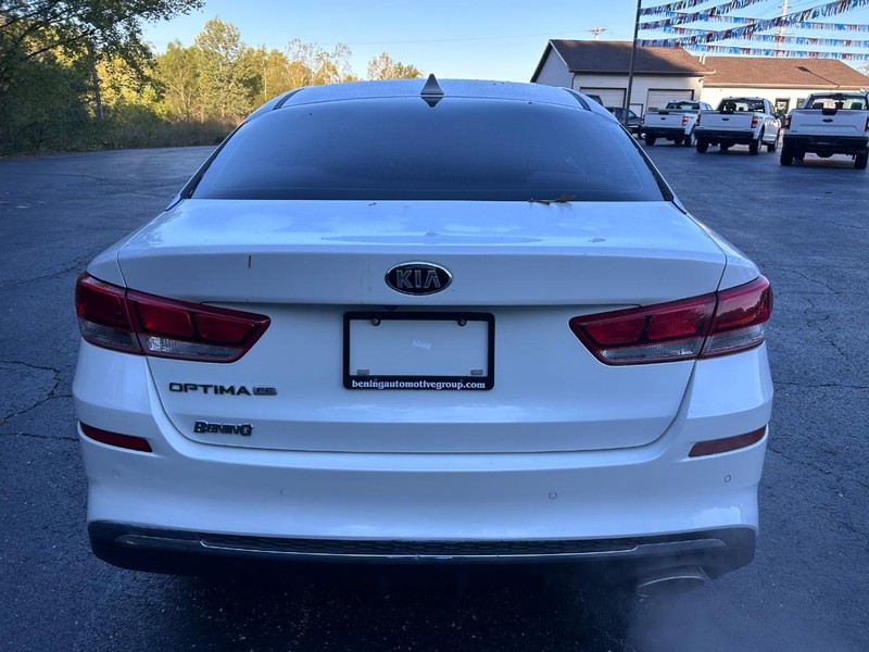 Kia Optima Vehicle Image 04
