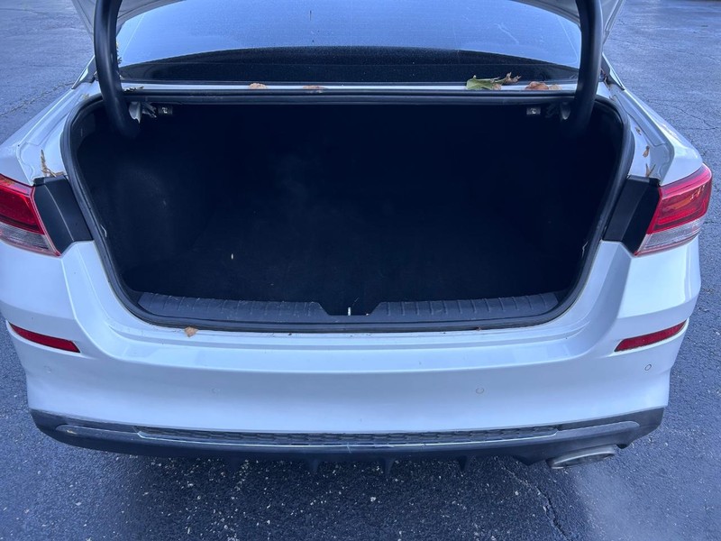 Kia Optima Vehicle Image 05