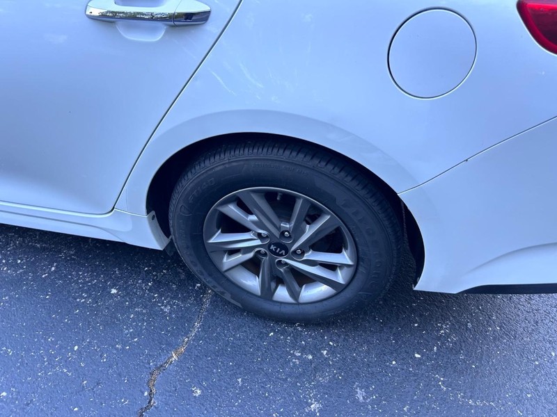 Kia Optima Vehicle Image 06