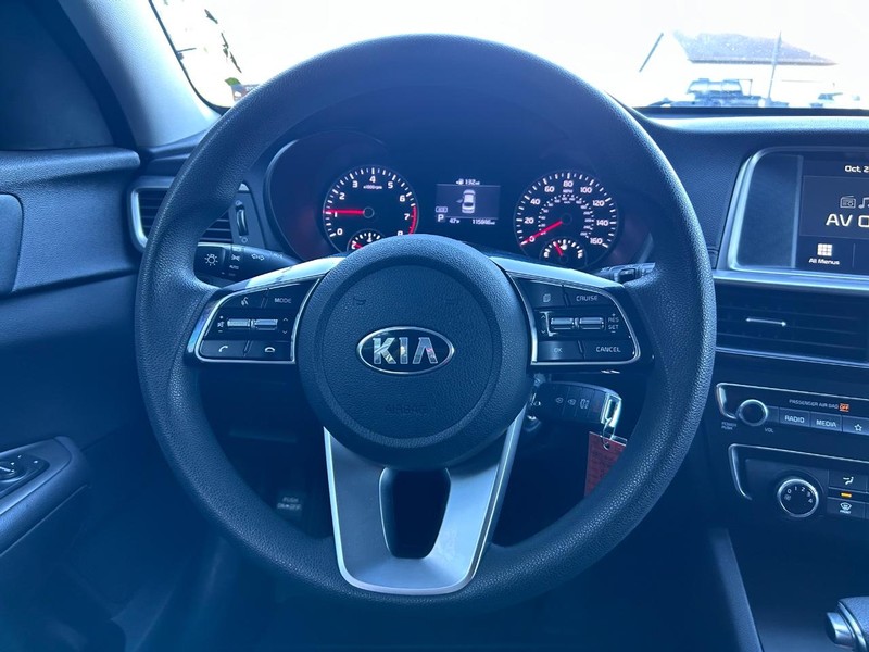 Kia Optima Vehicle Image 09