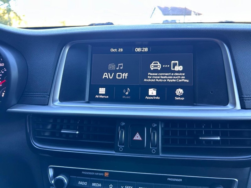 Kia Optima Vehicle Image 12