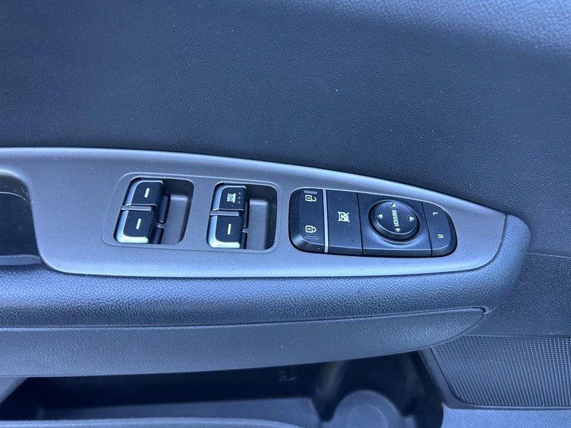Kia Optima Vehicle Image 16