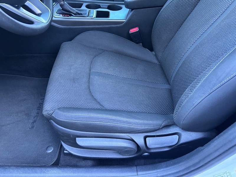 Kia Optima Vehicle Image 17